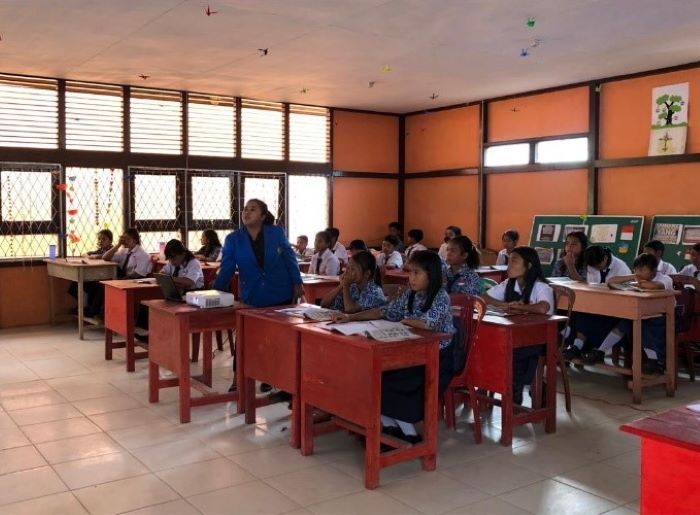 Mahasiswa PLP 2 IKIP PGRI Pontianak melatih skill mengajar di SMP N 1 Mempawah Hulu