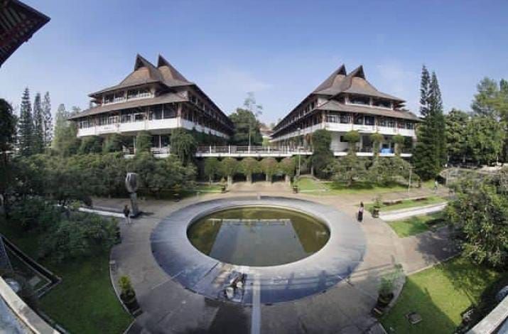 Salah satu bangunan universitas institut Bandung sebagai salah satu universitas terbaik Indonesia versi QS World University Rankings