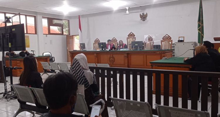 Dua Terdakwa Kasus Korupsi Proyek Jalan di Sumedang Divonis 1,6 Tahun Penjara.
