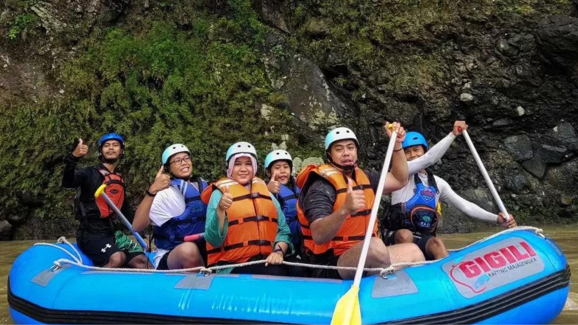 Gigli Rafting Majalengka menawarkan paket family fun rafting di Sungai Cilutung saat liburan Imlek 2023