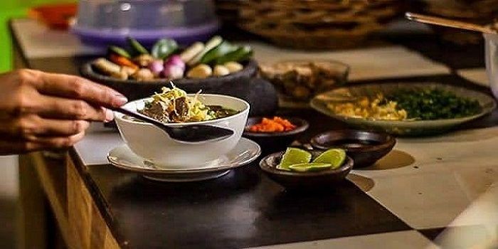 Nikmatnya soto kerbau, kuliner asyik khas Angkringan Widoro. Soto kerbau merupakan makanan khas Kudus mengandung nilai toleransi. (Foto: Dok. Istimewa)