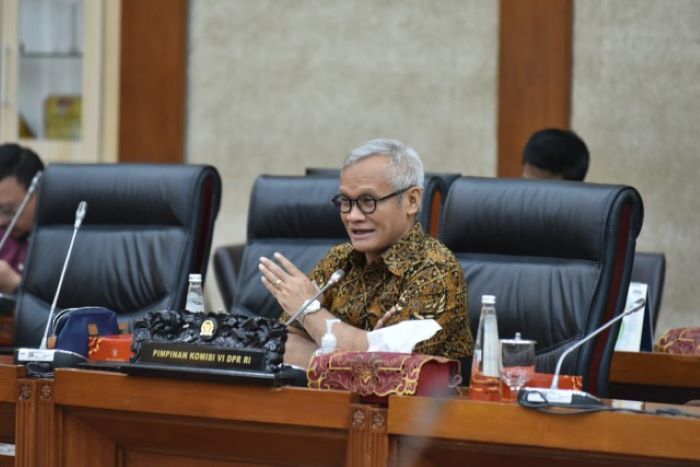 Wakil Ketua Komisi VI DPR RI Aria Bima memimpin RDPU bersama DPC Hipmikindo Kabupaten Bekasi dan Pengusaha Kecil Menengah Tempe di Gedung Komisi VI DPR Rabu (18 Januari 2023). 
