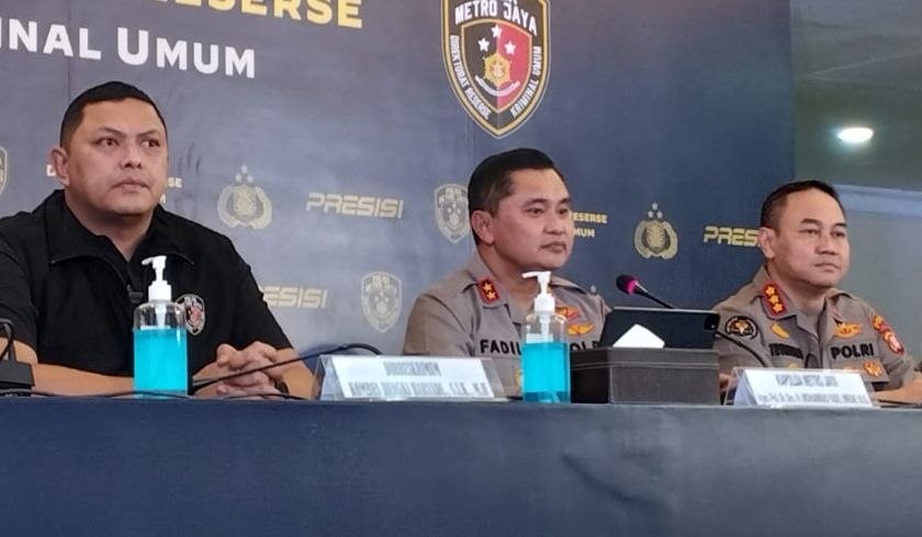 Kapolda Metro Jaya, Irjen Pol Fadil Imran saat menggelar rilis pengungkapan kasus keracunan sekeluarga di Bekasi.