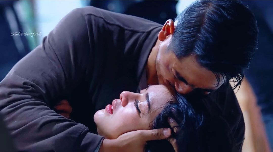 Sinetron Ikatan Cinta dengan jumlah episode yang telah melewati angka seribu, jadwal penayangannya tergeser menjelang tamat dengan Al yang histeris ditinggal oleh Andin beserta anak yang ada di dalam kandungannya. 