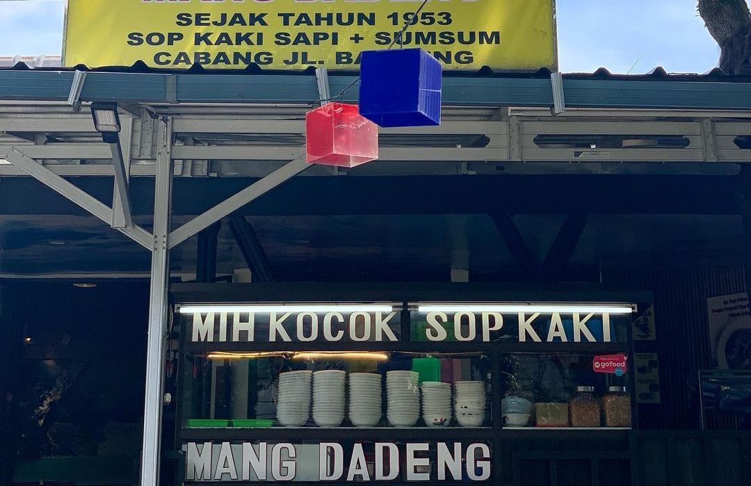 Mih Kocok Mang Dadeng merupakan salah satu destinasi wisata kuliner paling hits dan enak di Bandung