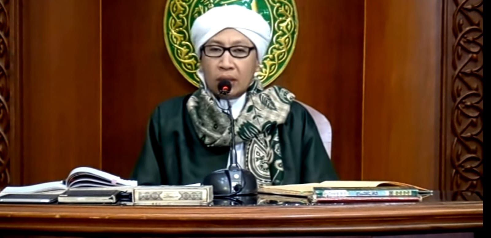 Buya Yahya menjelaskan hukum menghilangkan tanda lahir.
