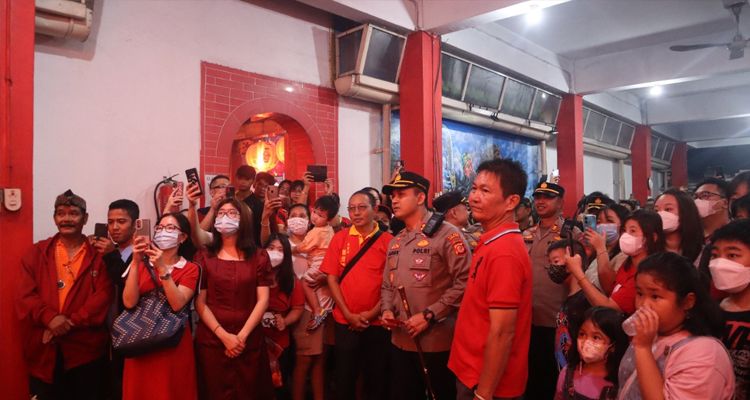Kapolres Cirebon Kota AKBP Ariek Indra Sentanu memastikan perayaan Imlek berjalan aman, Minggu 22 Januari 2023.