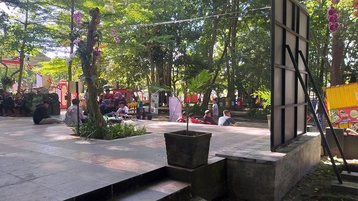 Ramai Lato-Lato di Kebonrojo Kota Blitar, ada apa? Lomba Lato-Lato?