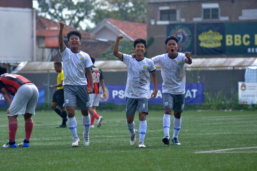 Pemain PERSIB U-17 melakukan selebrasi usai membobol gawang UNI @PERSIB.co.id/Pandu Persada