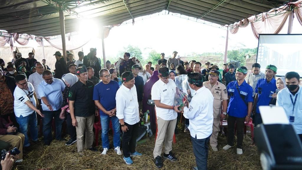 Menteri Pariwisata dan Ekonomi Kreatif (Menparekraf) RI Sandiaga Uno kembali mengunjungi desa wisata di Kabupaten Bandung