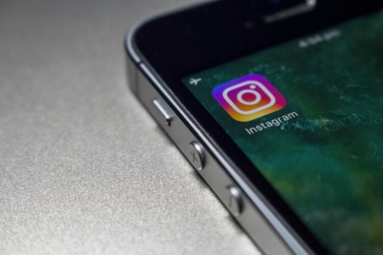 Berikut ini cara menggunakan fitur baru gif di kolom komentar Instagram, lengkap cara membalas IG story