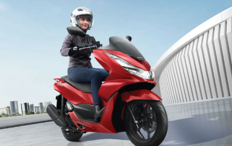 Honda PCX 160, Skuter Matic dengan Teknologi Canggih dan Desain Sporty