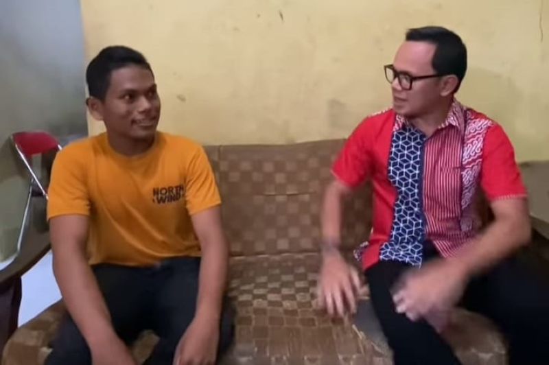 Alfin Alfarizqi (14) saat berbincang dengan Wali Kota Bogor, Bima Arya di kediamananya, Kampung Muara Kidul, Senin, 23 Januari 2023.