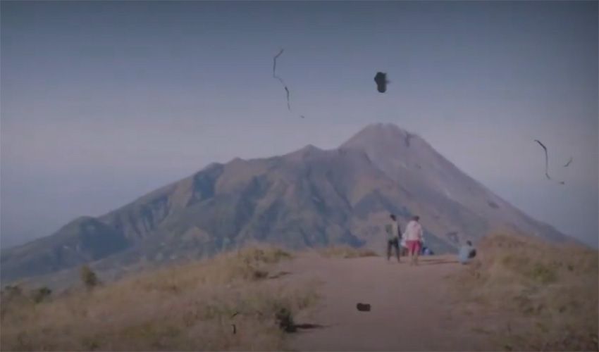 6 mitos dan larangan ketika mendaki Gunung Lawu, Jawa Tengah. Harus berjumlah ganjil adalah salah satunya.