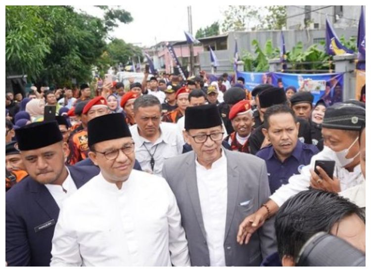 Anies Baswedan menyambangi kediaman eks Gubernur Banten Wahidin Halim di Kecamatan Pinang, Kota Tangerang pada Rabu, 25 Januari 2023. 