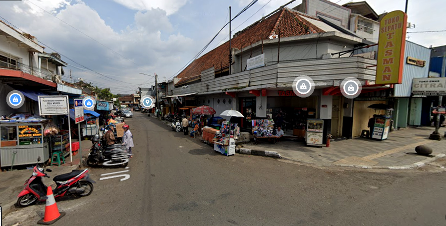 Pertigaan Jalan Ahmad Yani depan Pasar Kosambi-Jalan Cipaera Bandung, pada masa kini. dahulu pernah banyak penjual keliling kasur kapuk.