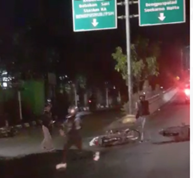 Viral aksi begal serang 2 pemuda di Kiaracondong Bandung pada Selsa 24 Januari 2023