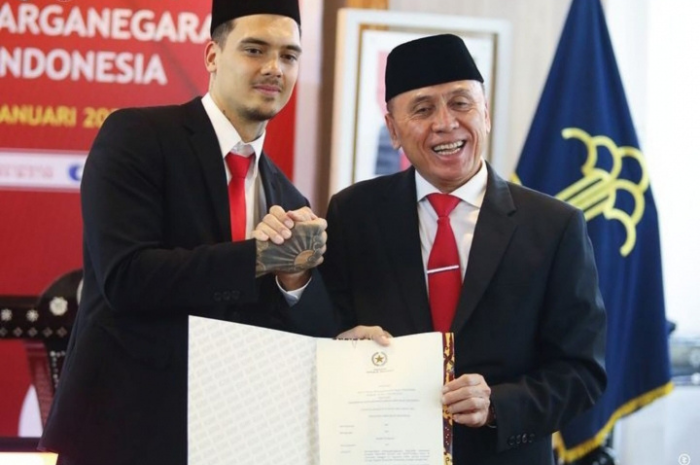 Shayne Pattynama, pesepakbola berdarah Belanda yang dinaturalisasi dan menjadi WNI.