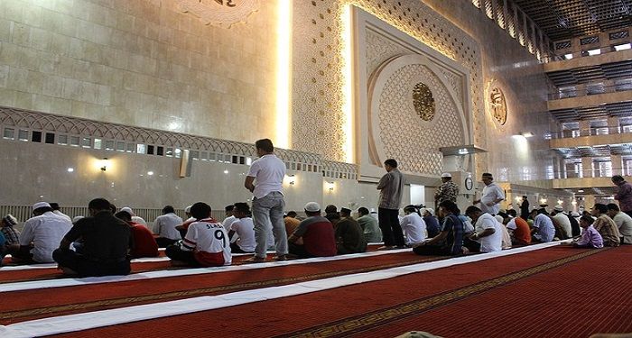 Ilustrasi - Bacaan niat sholat Tarawih berjamaah, sendiri, dan Witir dalam Arab, latin, dilengkapi terjemahan bahasa Indonesia.