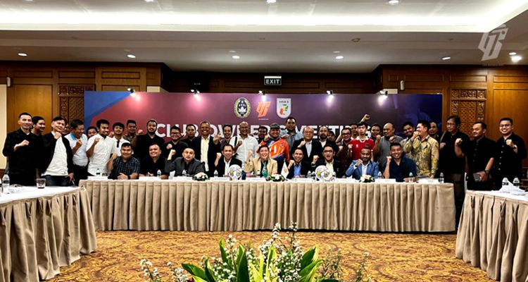 Pertemuan PT LIB dengan tim peserta Liga 2 di The Sultan Hotel, Jakarta pada Selasa, 24 Januari 2023. Dalam pertemuan itu disepakati Liga 2 dilanjutkan.