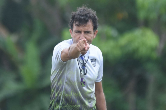 Berhasil tumbangkan Borneo FC di BRI Liga 1, Luis Milla ukir rekor bersama tim asuhannya Persib Bandung.
