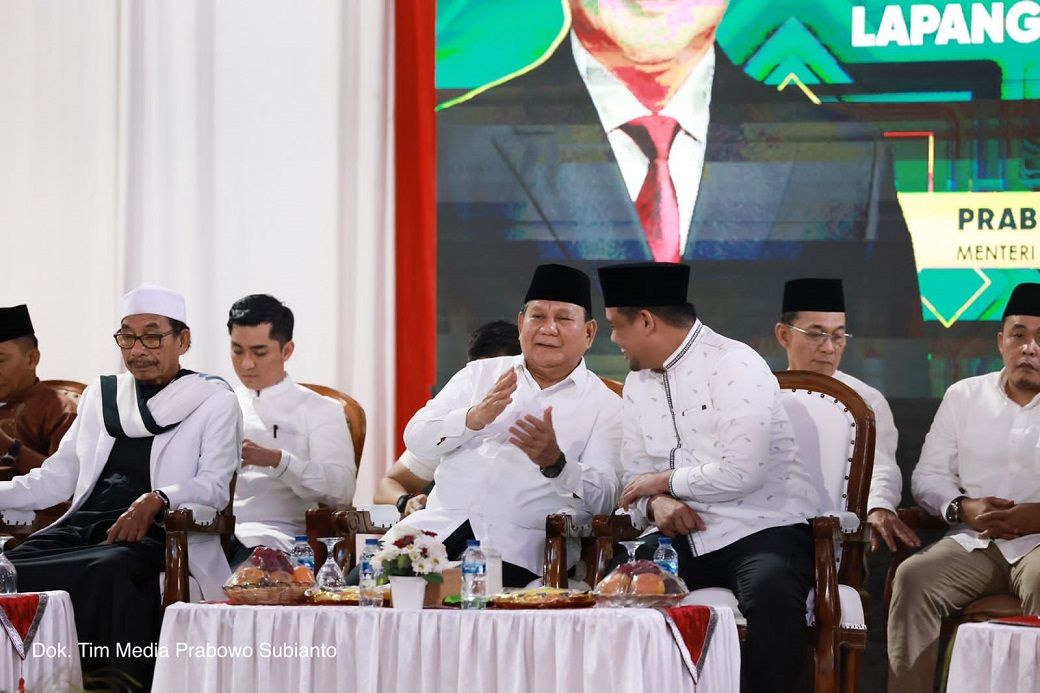 Menhan Prabowo Subianto saat menghadiri acara zikir dan doa bersama di Medan dengan Walikota Medan Bobby Nasution di Lapangan Benteng, Medan, Kamis (26/1/2023).  Foto: Tim Media Prabowo Subianto
