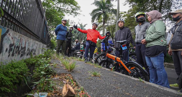 Pemkot Bandung bakal rekayasa trotoar agar tidak jadi tempat parkir.