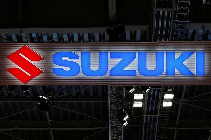 Logo Suzuki Motor Corp. ditampilkan di Tokyo Motor Show ke-45 di Tokyo, Jepang, 25 Oktober 2017. Foto diambil 25 Oktober 2017.