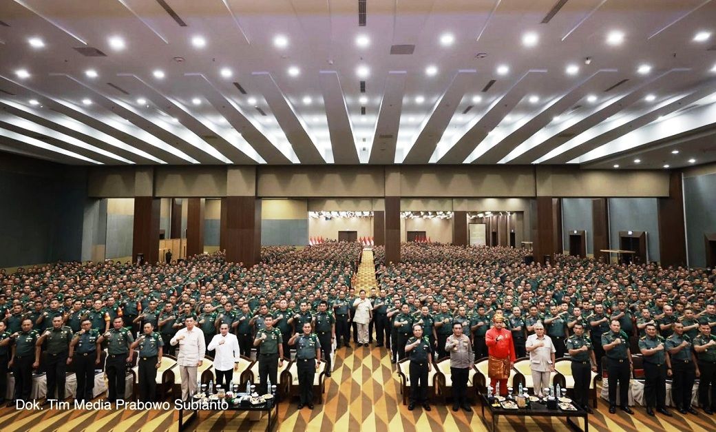 Menhan Prabowo Subianto memberikan pengarahan kepada 2.000 anggota Babinsa Kodam I Bukit Barisan di Medan, Sumatera Utara, Jumat (27/1/2023). Foto: dok. Tim Media Prabowo Subianto