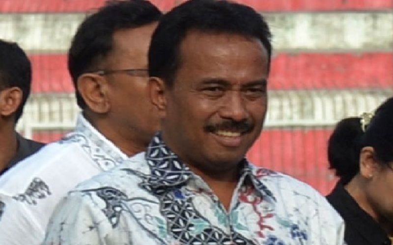 Mantan Wali Kota Blitar Samanhudi Anwar  menjadi tersangka karena membantu kelima perempok dalam kasus rumdin Wali Kota Blitar Santoso
