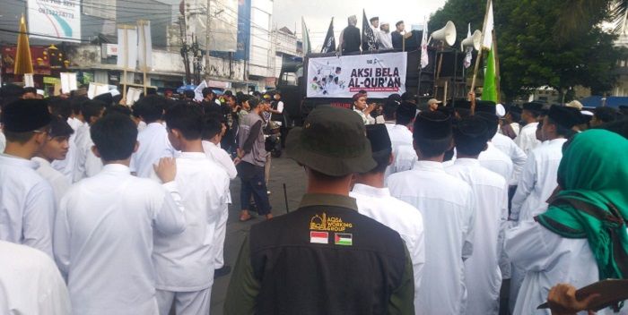 Unjuk rasa bela Al Qur an di Kota Tasikmalaya.*