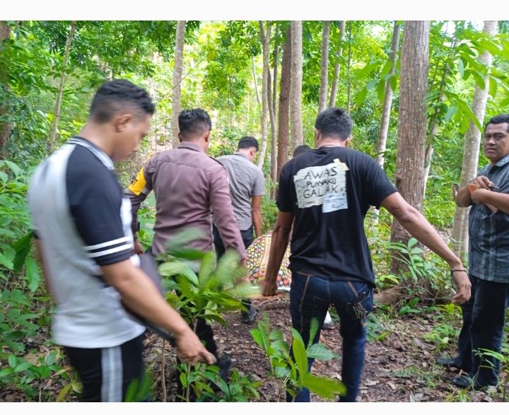 Proses Evakuasi Jenazah oleh Polisi