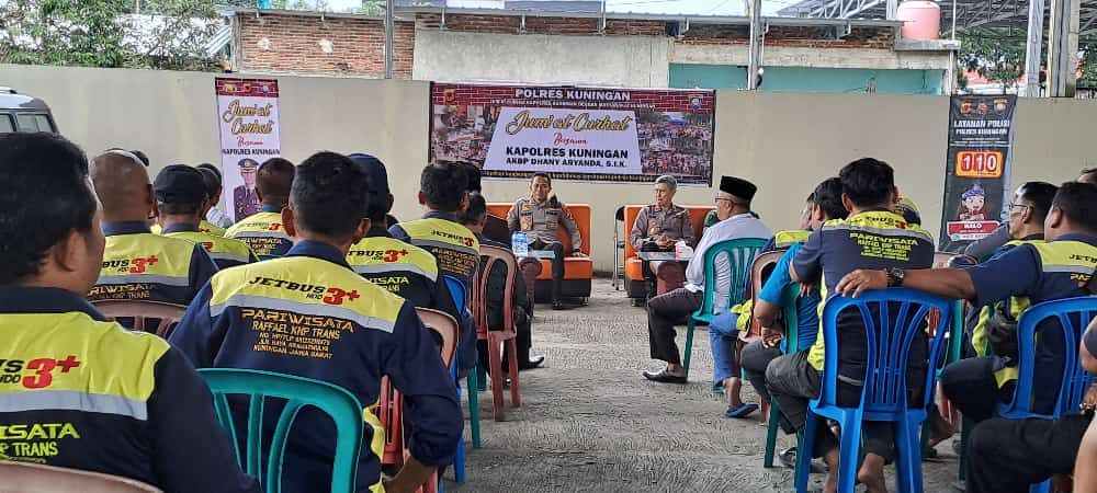 Aparat kepolisian Polres Kuningan rutin minggu sekali menampung aspirasi masyarakat.