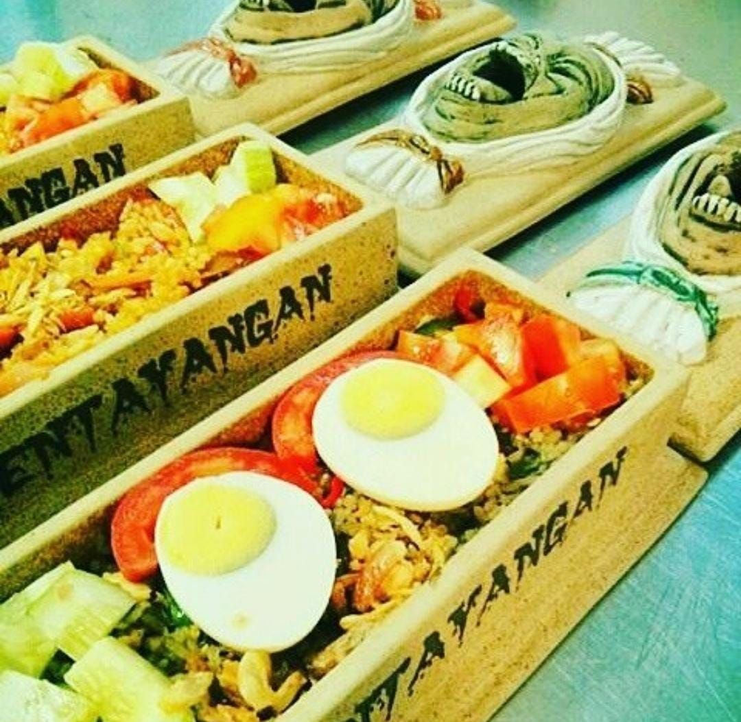 4 Kuliner Hits Bandung yang Terkenal Unik dan Enak Bikin Penasaran. Salah Satunya Nasi Goreng Gentayangan.