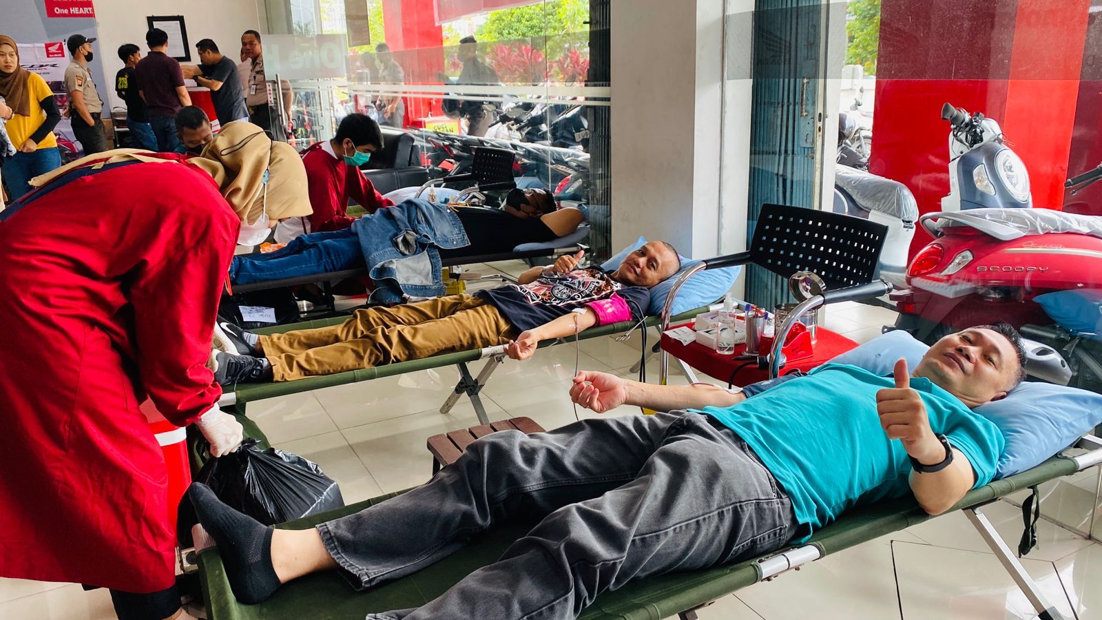 Foto: Salah satu peserta Donor Darah yang digelar oleh Astra Motor Kalbar