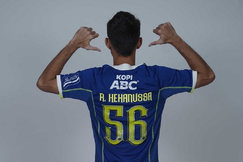 Pemain anyar Persib Bandung Rezaldi merubah nomor punggungnya dari 28 selama membela Persij Jakarta.
