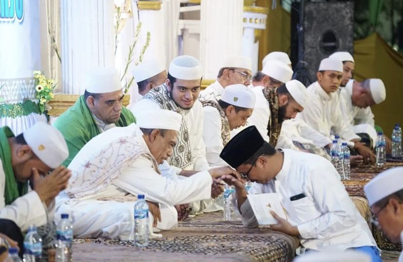 Bupati Sidoarjo Bersama Habaib dan Ribuan Jama'ah Majelis Dzikir Al-Khidmah Doa bersama Peringati Harjasda Ke-164