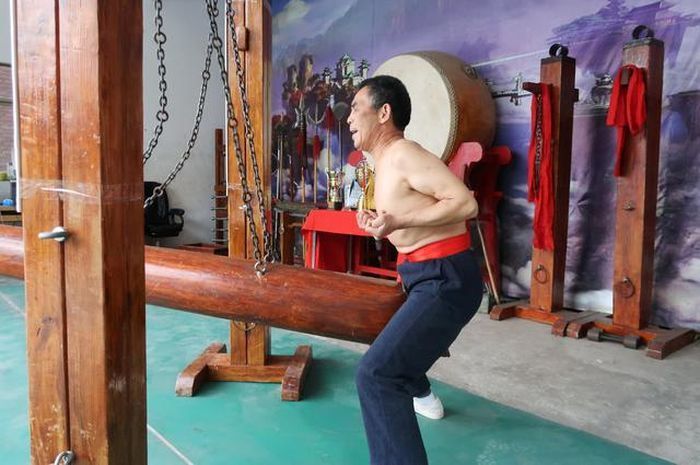  Wang Liutai saat mempraktekan metode kung fu nya./Reuters