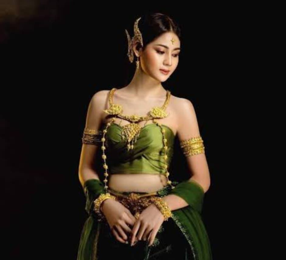 Dibalik misteri titisan Dewi Nawangwulan, menurut Primbon Jawa wanita kelahiran Sabtu Wage dikaruniai pelet penjerat hati lawan jeninya