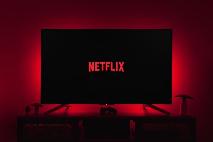Ilustrasi langganan Netflix./Unsplash@Thibault Penin