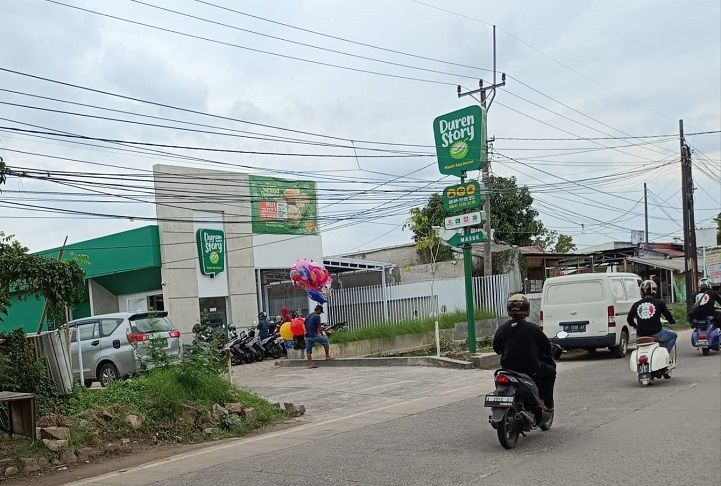 Salah satu tempat wisata kuliner atau kios yang menjual olahanbuah durian atau duren di Kota Serang Banten.
