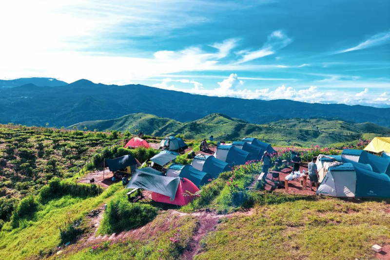 Taman Langit Pangalengan, Kabupaten Bandung, Jawa Barat, menjadi salah satu destinasi wisata favorit di Tahun 2023.