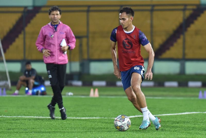 Adaptasi Rezaldi Hehanusa lancar, berpotensi diturunkan di laga Persib vs PSIS BRI Liga 1.