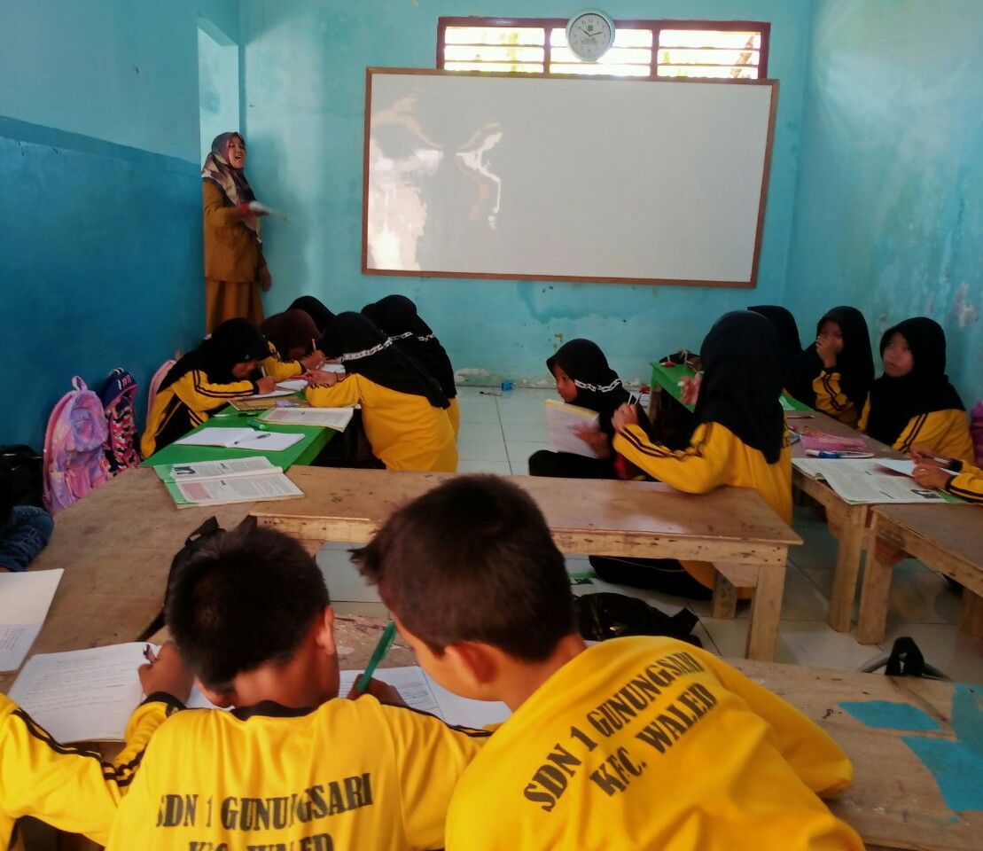 KEGIATAN Belajar Mengajar (KBM) siswa SDN Gunungsari, Kabupaten Cirebon