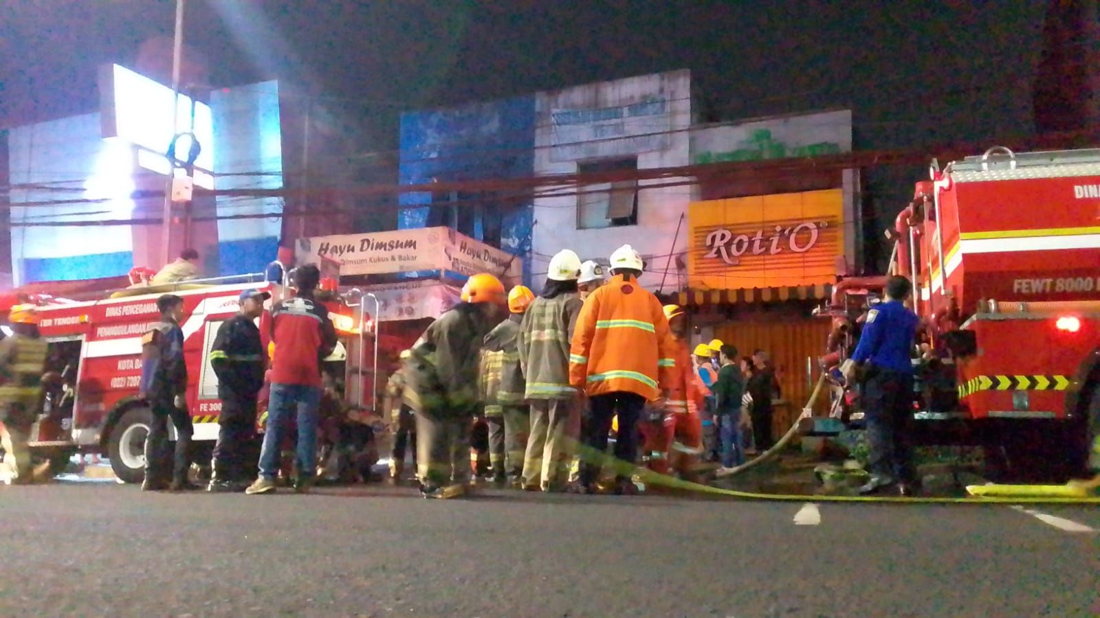Sebuah kedai dimsum dan bangunan warteg di Sukajadi Kota Bandung dikabarkan terbakar pagi hari ini, Minggu 29 Januari 2023.
