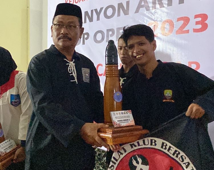 PBSS Kuningan berhasil menyabet juara umum kedua kejuaraan pencak silat Arhanudse PWY 14 Open tahun 2023.