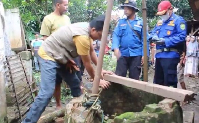 seorang nenek di Subang diketahui menghilang semalaman, akhirnya ditemukan tewas akibat tercebur sumur milik tetangganya
