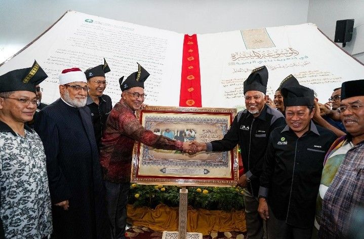 Malaysia akan mencetak sejuta kitab Al Quran sebagai respon terhadap aksi Rasmus Paludan yang telah membakar kitab suci Al Quran