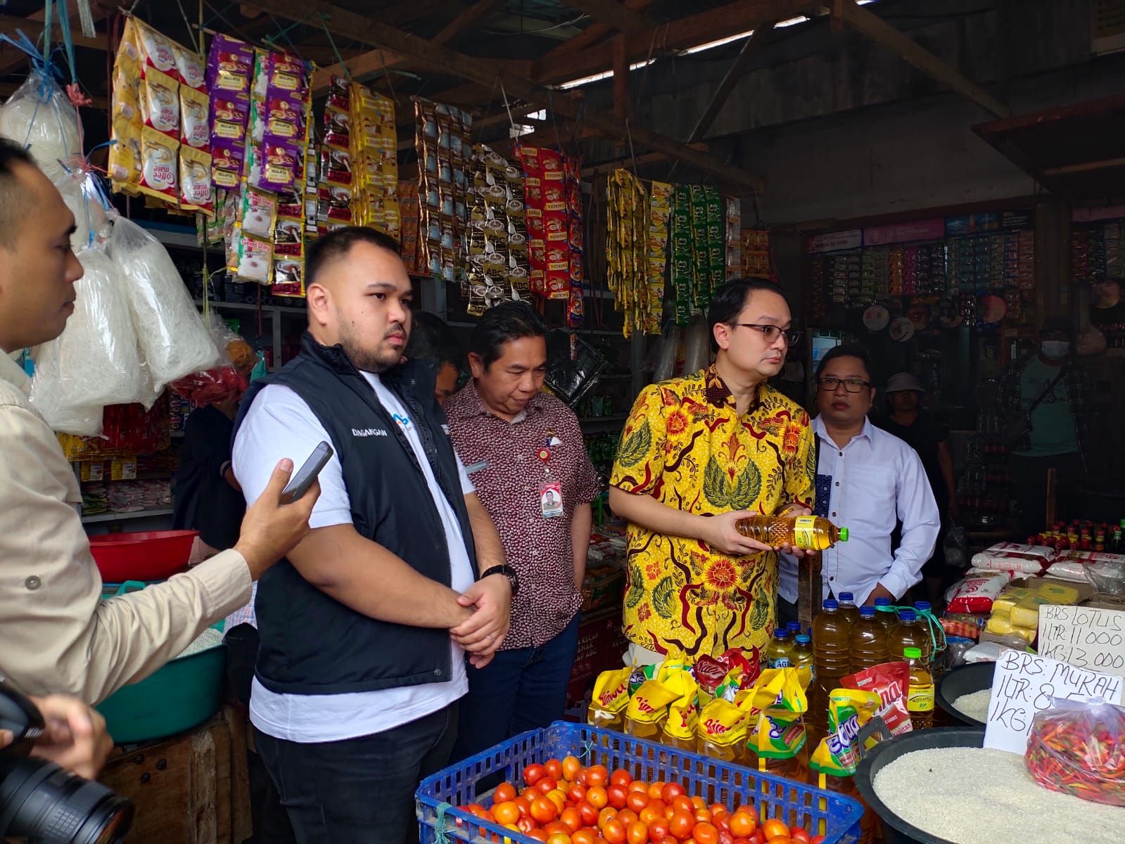 Foto Wamendag Jerry Sambuaga saat berkunjung ke pasar