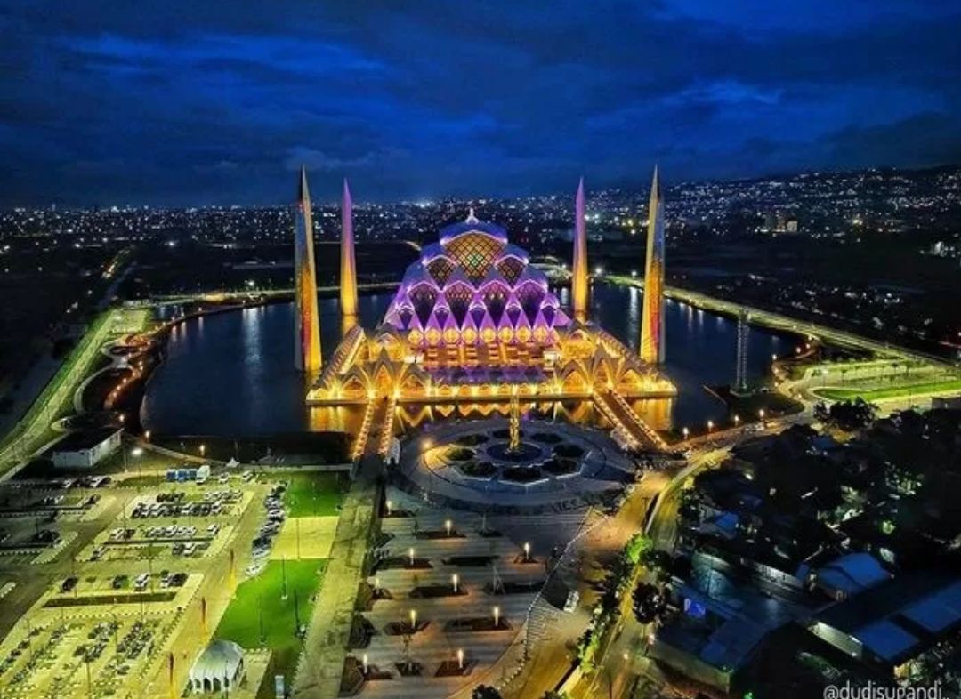 Ridwan Kamil angkat bicara dengan membantah isu kelebihan bayar Rp300 Miliar ke kontraktor Masjid Al Jabbar 